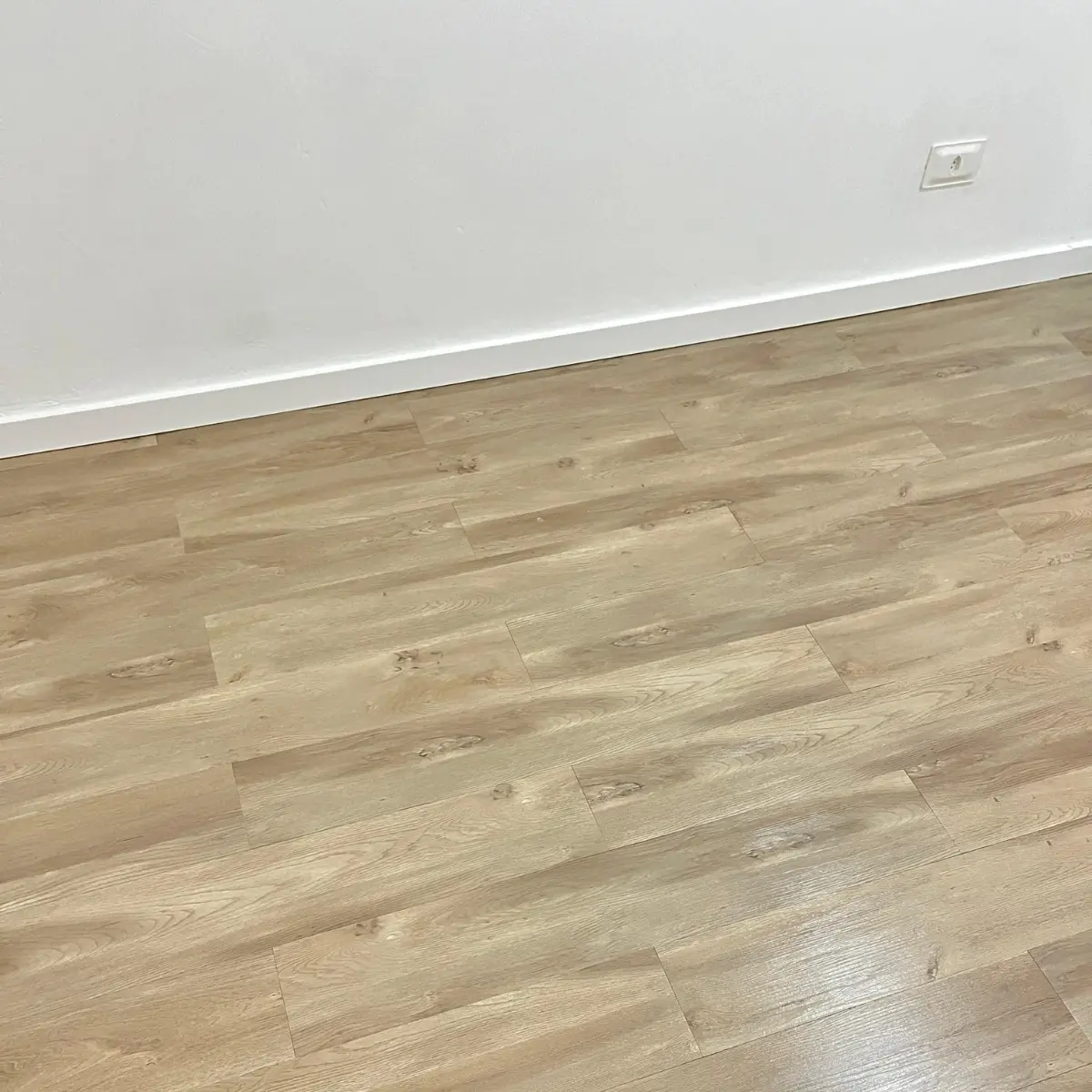 Piso vinílico para Cozinha resistente à umidade instalado em Cozinha moderno
